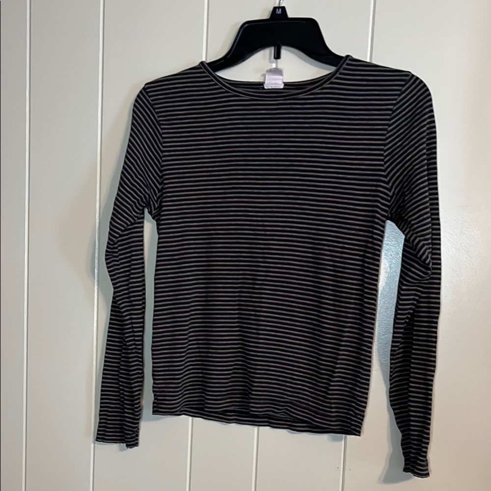 Old Navy Black and Red Fitted Long Sleeve Tee